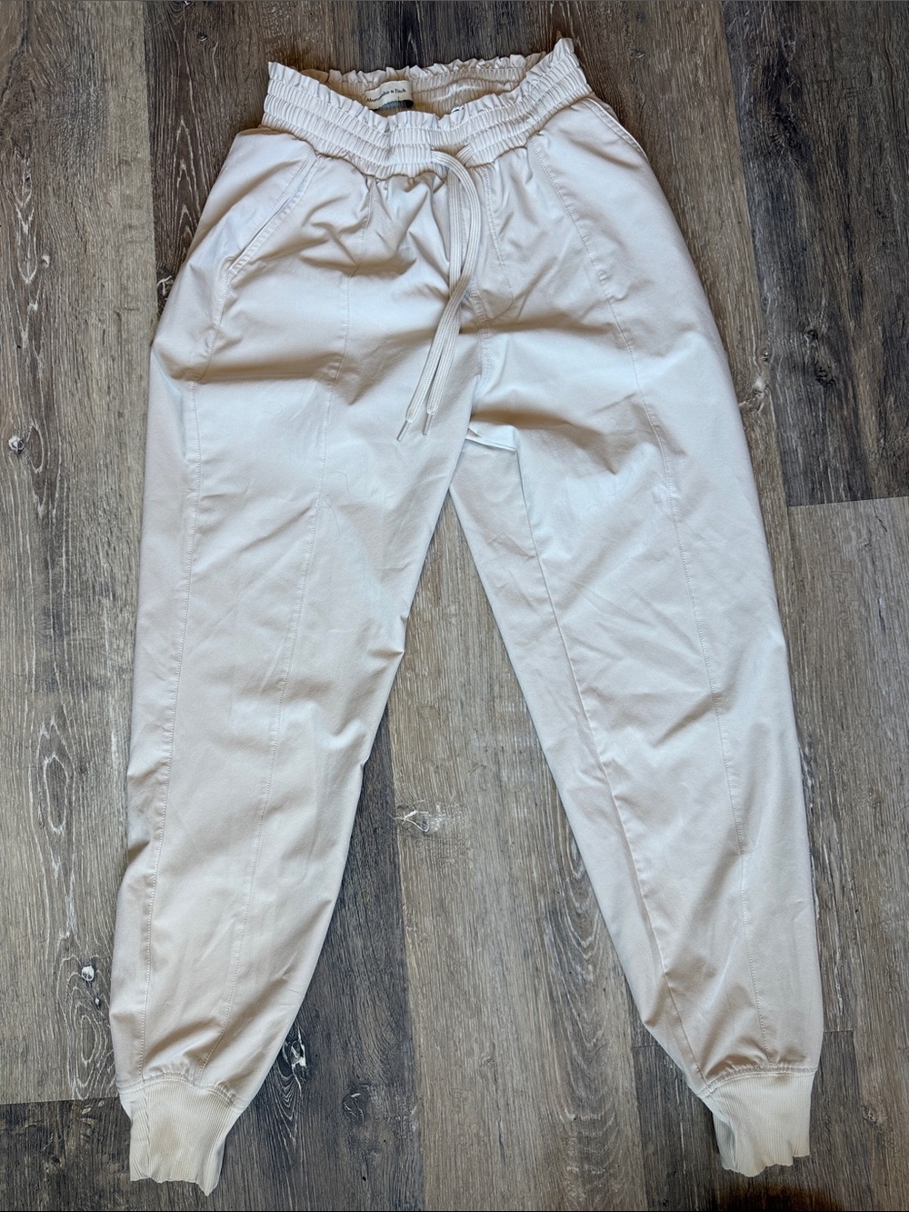 Abercrombie & Fitch Cream Jogger Pants | Size Small